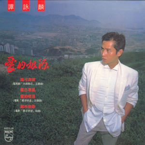 美女光着下体扒开内裤
