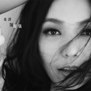 美女光着下体扒开内裤
